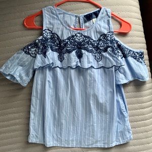Cold-Shoulder top